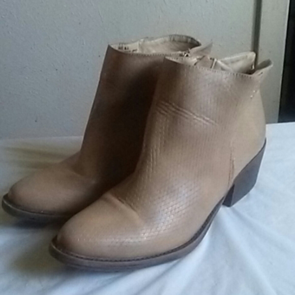 Volatile Bootie - Picture 2 of 6